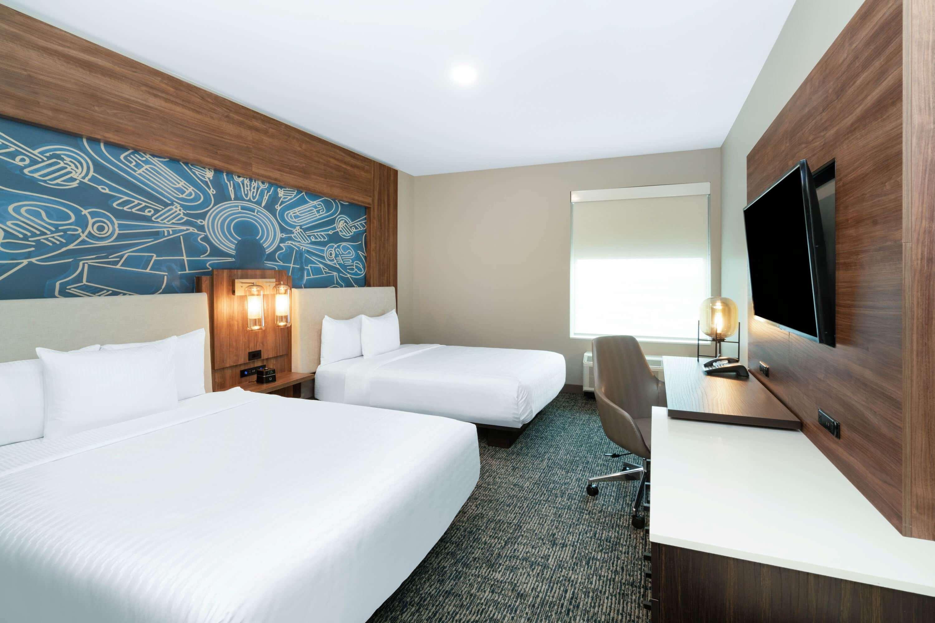 La Quinta Inn & Suites By Wyndham Nashville Downtown Stadium Exterior photo